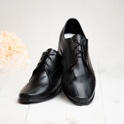 Buty komunijne chłopięce czarne KBC-011